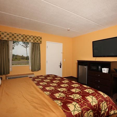 Blue Sky Inn Glens Falls-Saratoga-Lake George Habitación foto
